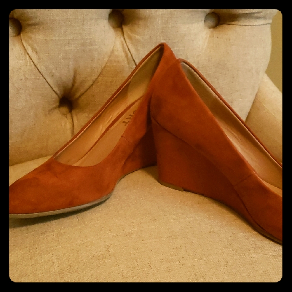 Faux suede rust wedges by Report